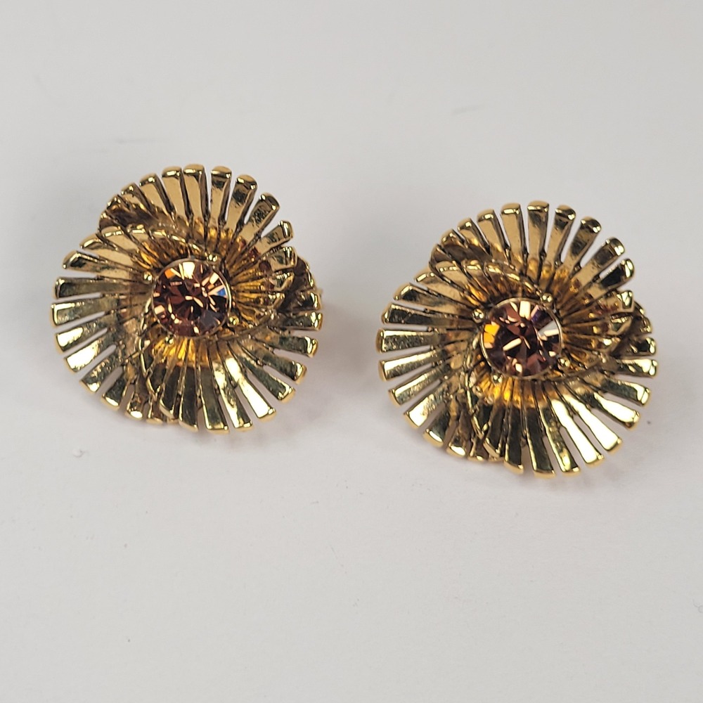 Vintage Monet Gold Tone Spiral Sunburst Clip On Earrings Cognac Rhinestone NOS - Picture 2 of 8